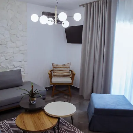 Aroma Elias * Chrysi Ammoudia