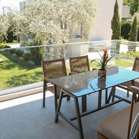 Aroma Elias * Chrysi Ammoudia