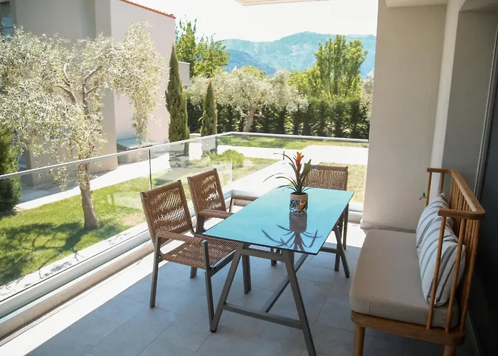 Aroma Elias Хриси-Амудия