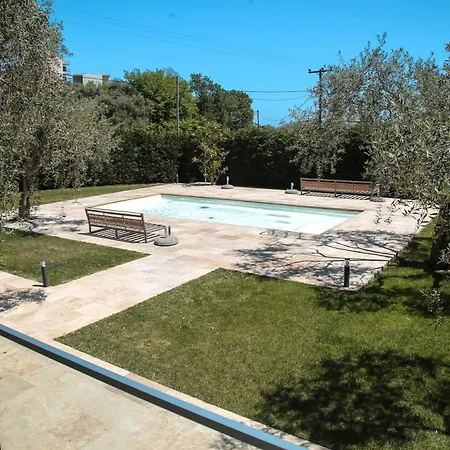 Aroma Elias * Chrisi Ammoudia