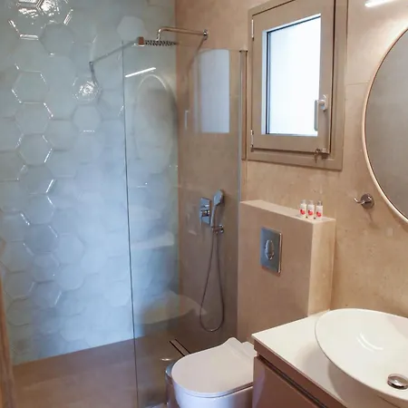 Aroma Elias * Chrisi Ammoudia